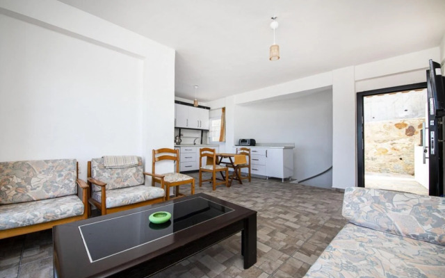 Peaceful House With Private Beach in Gumusluk