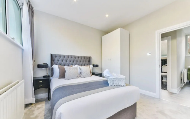 Avari Apartments - Hatton Collection
