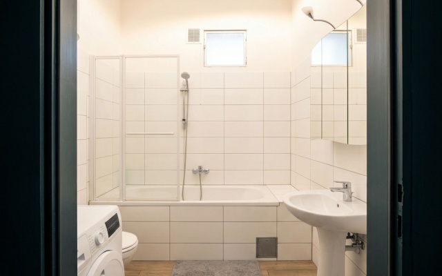 Relaxing 2BR shared Apt. U3 Enkplatz