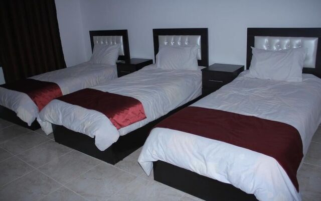 Weekend Hotel