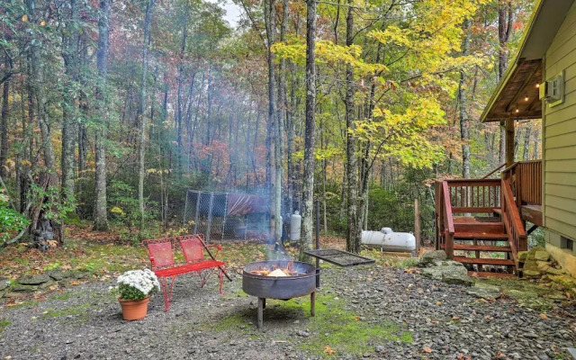 Fletcher Cabin: Wraparound Deck & Pond Access