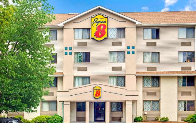 Super 8 by Wyndham Stamford/New York City Area