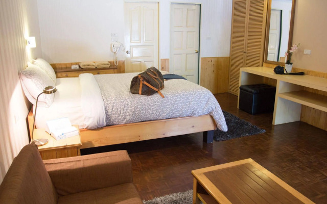 The Botanic Service Room