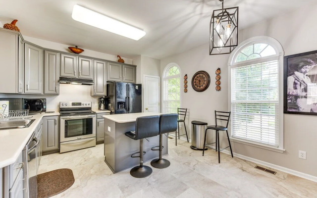 Charlotte Vacation Rental w/ 2 Living Areas!