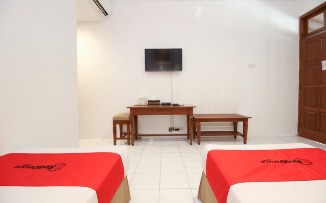 RedDoorz Plus near Alun Alun Selatan 2