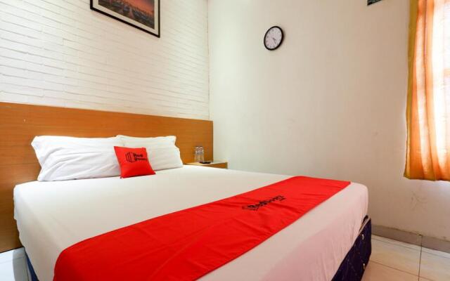 RedDoorz near Universitas Diponegoro 2