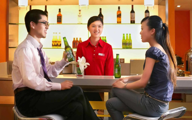 Ibis Hotel (Shanghai Xujiahui) – People – Shanghai