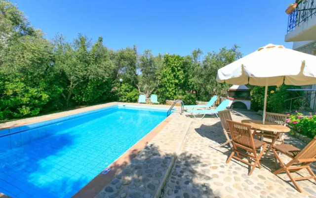 Villa Nineta in Tavronitis