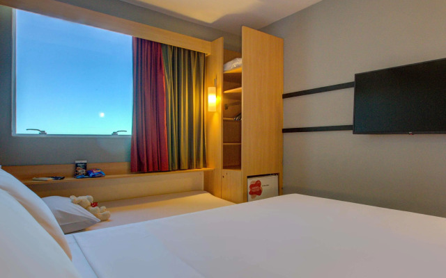 ibis Vitoria Praia de Camburi