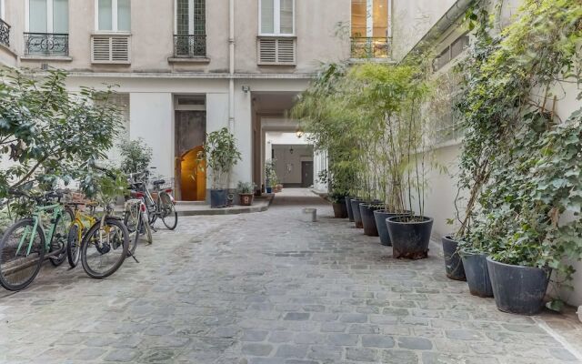 Sumptuous Apartment For 2 Canal Saint Martin