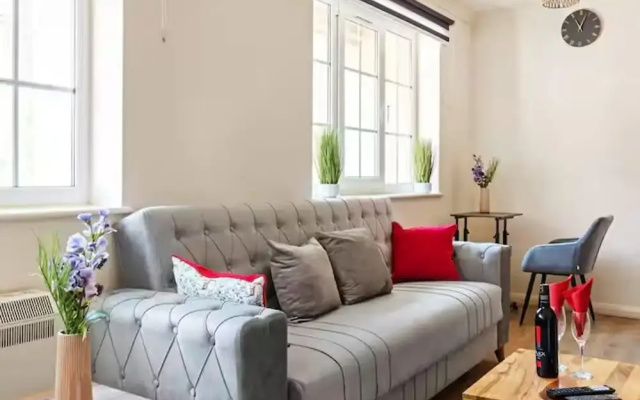 Leicester1br-wifi-modernapt-kitchen-sleeps2