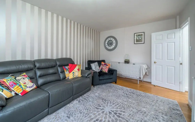 Cozy 3-bed flat near Vauxhall Gardens