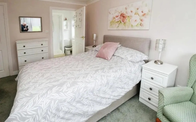 2BR Home/garden/patio/city Access/6 Guests