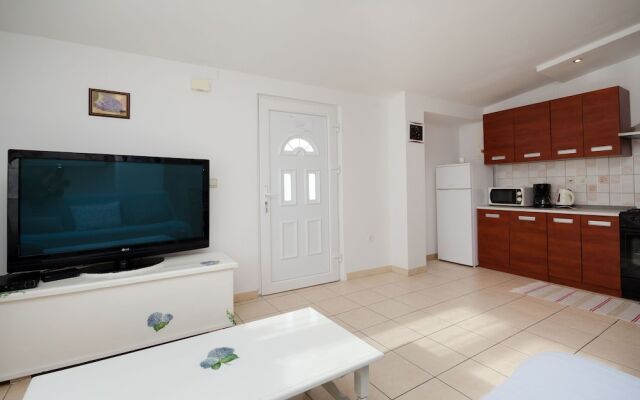 Apartments Mladen