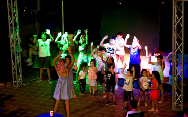 Akay Garden Family Club