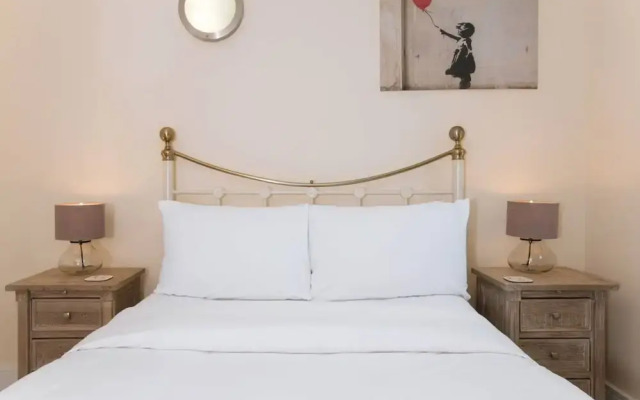 Charming 2 Bedroom Flat With Balcony in Shoreditch