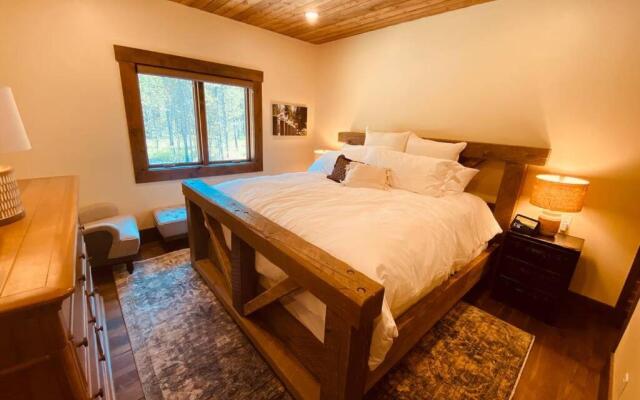 Yellowstone Crossing Lodge