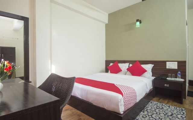 OYO 17039 Hotel Omkar