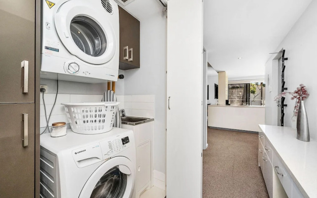 2bdr on Beaufort Street Parking - Mount Lawley