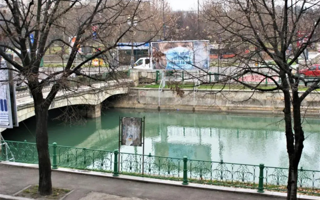 Urbanika Living - On the river Ultra central Suites