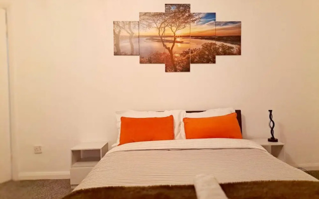 Cozy 2BR Home Pets Welcome Free Parking & Wifi