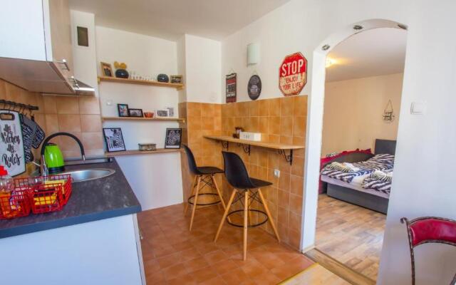 Studio Apartment Zebra