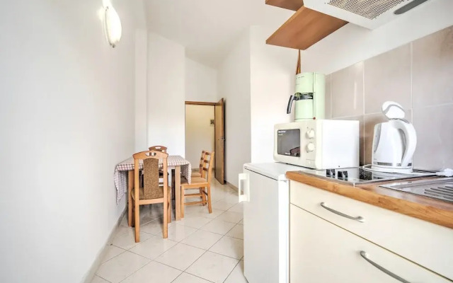 Elegant Apartment in Banjole near Fratarski Otok Island