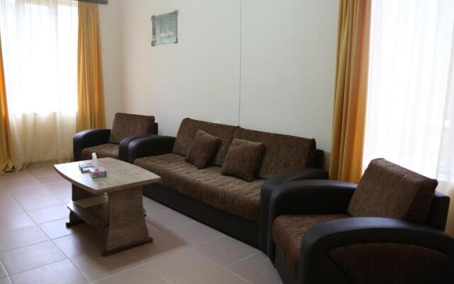 LucyTour Hotel Resort