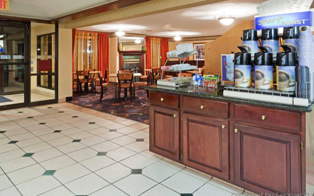Holiday Inn Express & Suites Minneapolis – West End by IHG