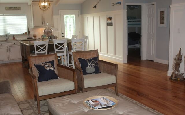 Beautiful Riverfront Home - Three Bedroom Home