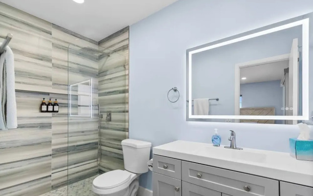 Las Olas & Beachside getaway with pool