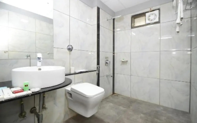 Crimson Park Shripriya Hotel