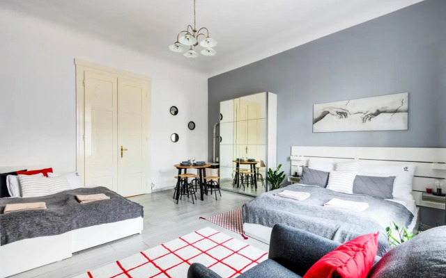 BpR Pyvo Street Home with balcony