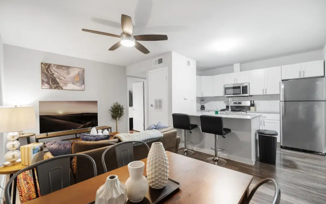 Stylish 1BR Near UT Highland Evonify