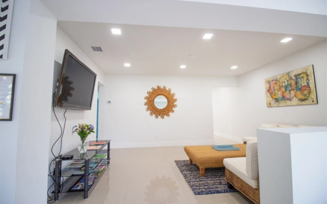 Like New Miami Springs Family Home