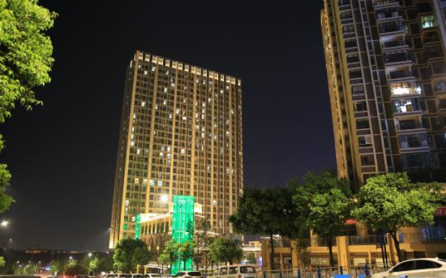 Qiyu Hotel (Chongqing Finance School Halo Shopping Park)
