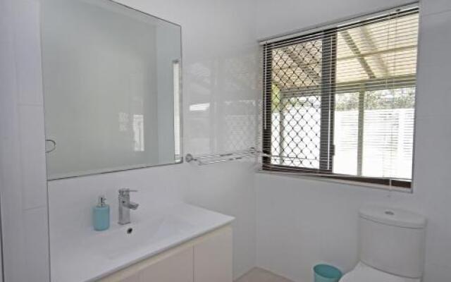 6 Petrie Ave, Marcoola, Pet Friendly, Linen supplied
