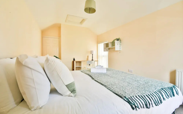 Tranquil 3-bed Home in Cardiff