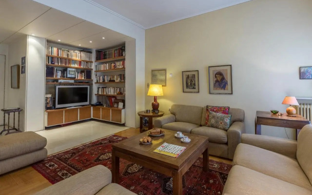 Art Deco Spacious Appartment close to centre