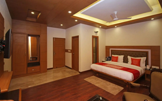 OYO Premium 093 Near St George College