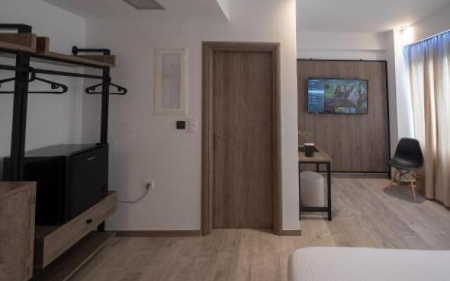 Greponis Apartments