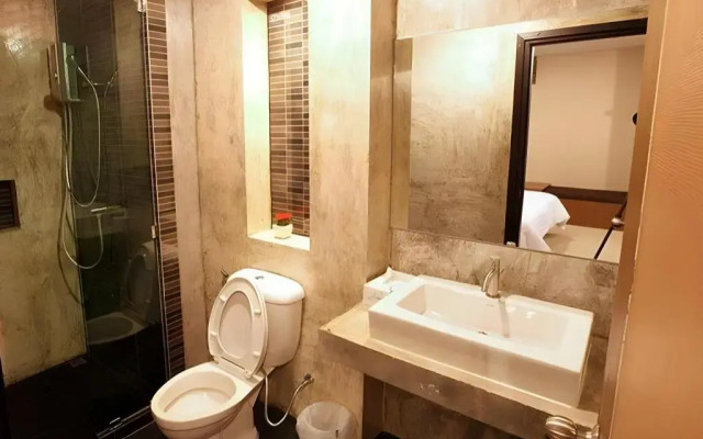 The Plubpla Serviced Apartment