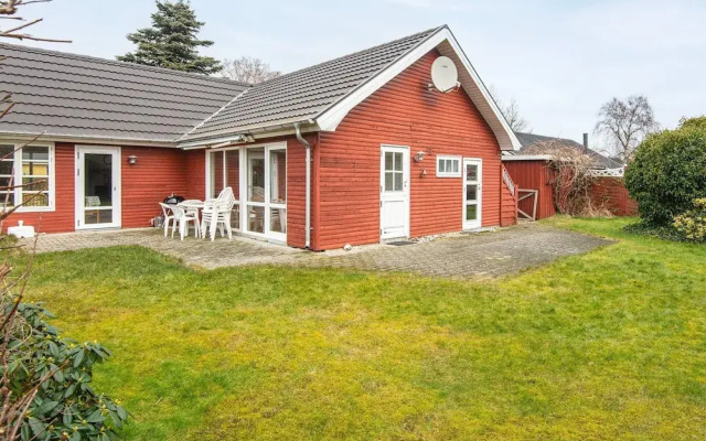 6 Person Holiday Home in Grenaa-by Traum