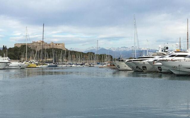 Charmant studio vieil Antibes