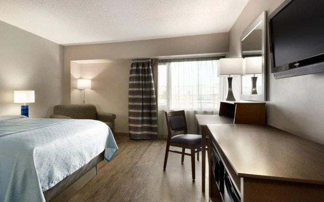 Travelodge by Wyndham Saskatoon