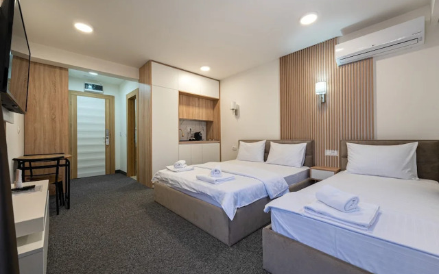 Rooftop Apartments & Rooms