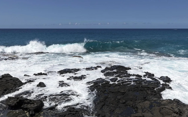 Tiki Ali'i Retreat Breathtaking Island Views