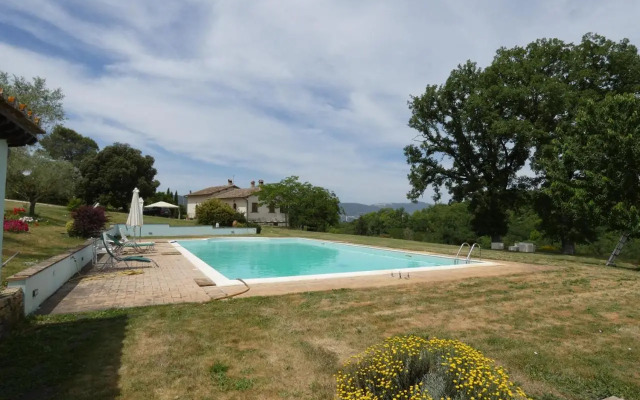 Scappo in Umbria, la Cantinetta