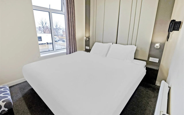 OYO The Baltimore Hotel