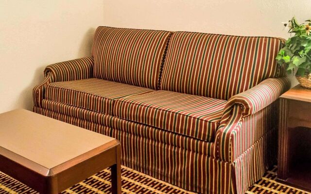 Economy Inn & Suites